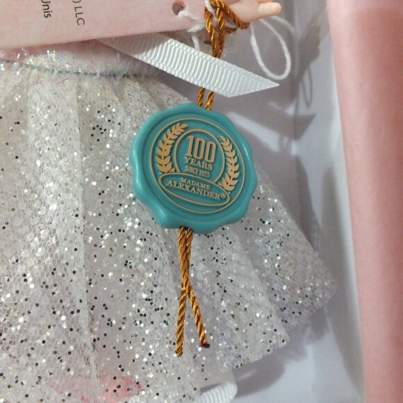 Madame Alexander Waltz of the Snowflake Doll - Picture 8 of 9